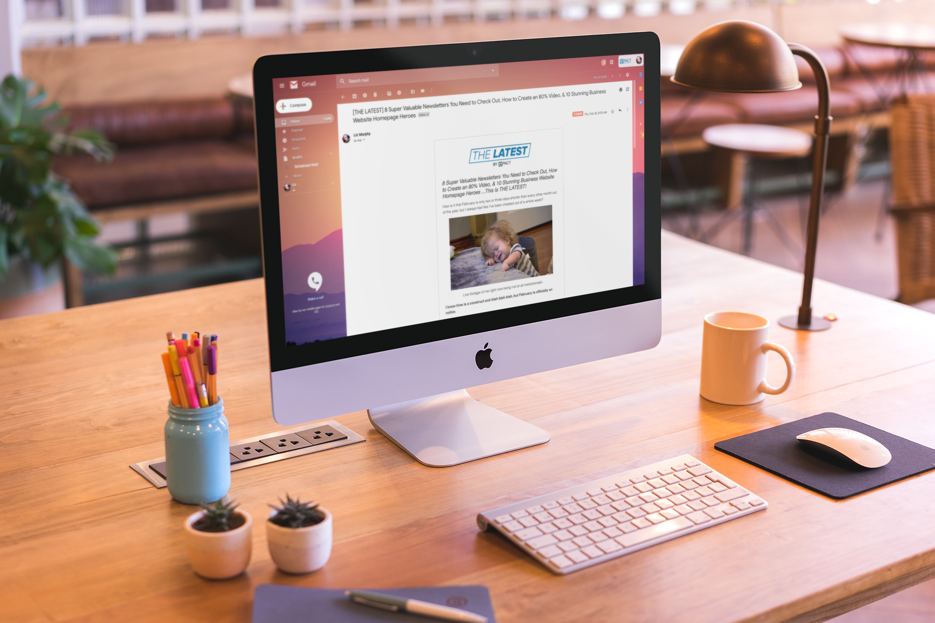 实体模型-a-a-imac-set-up-on-a-Beauty-Woody-desk-a20415